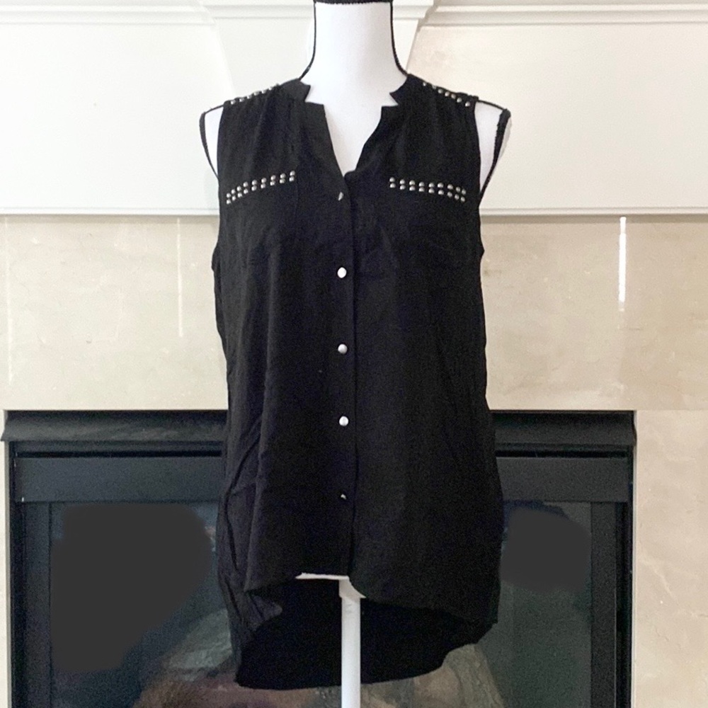 High-low black shirt